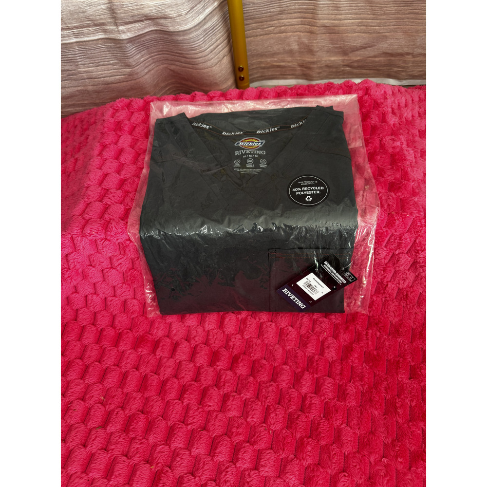Dickies Riveting Women's Pewter Gray V-Neck Tuckable Scrub Top - Picture 5 of 5